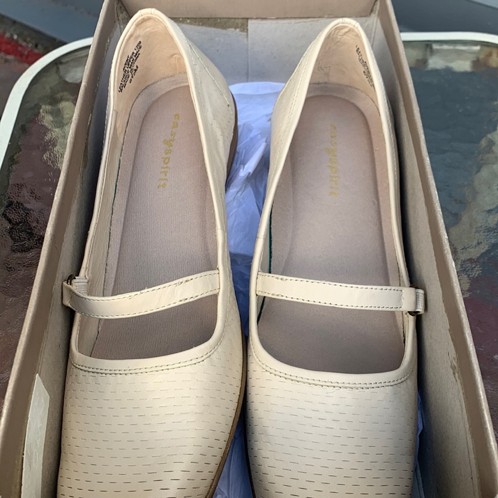 Easy spirit leather flat shoe